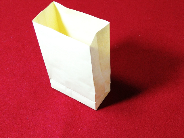 マチ底あり紙袋の簡単な作り方 唯一無二の手作りラッピング袋の折り方紹介 Yukacheeseのラッピング講座